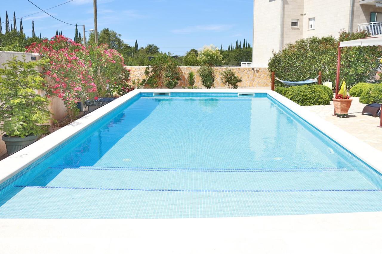Villa Grand Pinea Čilipi 外观 照片